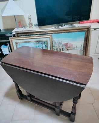 Tavolo a bandelle/ribalta (gateleg table)
