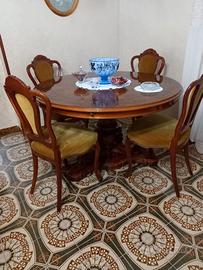 TAVOLO SEDIE MADIA CREDENZA VETRINA