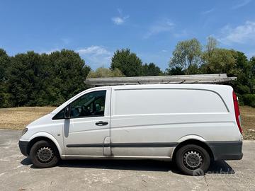 Furgone MERCEDES VITO