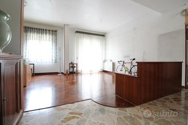 4 LOCALI A PALERMO
