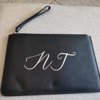pochette con iniziali N T 