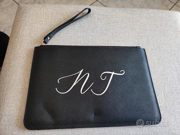 pochette con iniziali N T 