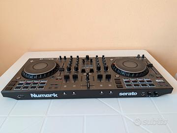 Console Numark NS4FX con scatola + Custodia UDG


