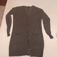 cardigan lungo grigio .