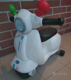 vespa chicco bianca