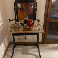 Ballelina in stile liberty con specchio e dipinto