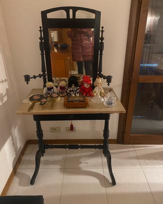 Ballelina in stile liberty con specchio e dipinto