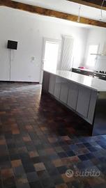 Rustico / Casale di 360 m² con più di 5 locali e b
