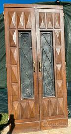 Portoncino di ingresso a due ante a vetri in legno