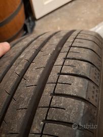 Gomme 225/50/R17 Yokohama