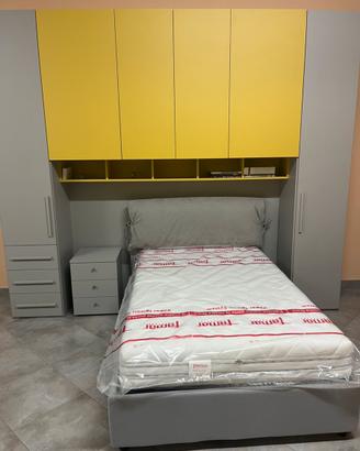 Cameretta a ponte color grigio e giallo