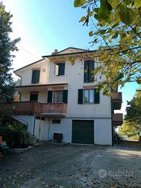 CASA TERRATETTO COMPOSTA DA 4 APPARTAMENTI