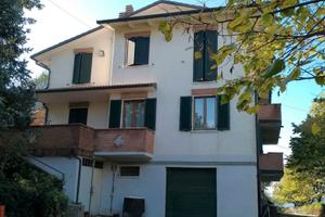 CASA TERRATETTO COMPOSTA DA 4 APPARTAMENTI