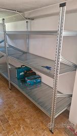 Scaffale zincato multiuso con ripiani regolabili