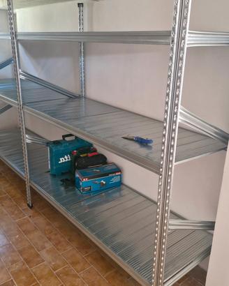 Scaffale zincato multiuso con ripiani regolabili
