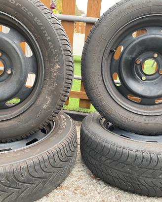 Cerchi in ferro con gomme invernali