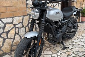 Royal enfield guerrilla 900km