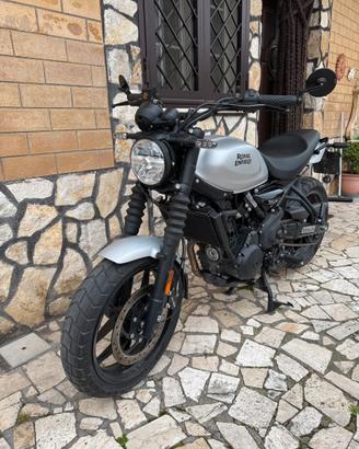 Royal enfield guerrilla 900km