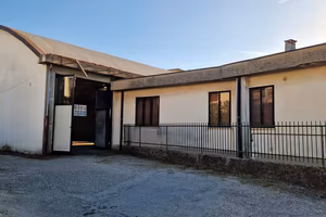 casa singola più capannone