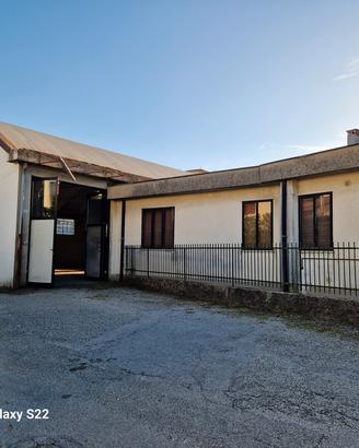 casa singola più capannone