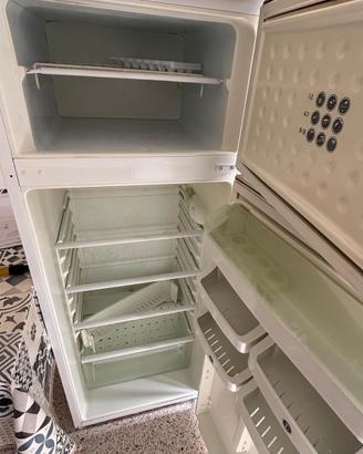 frigorifero con comparto freezer