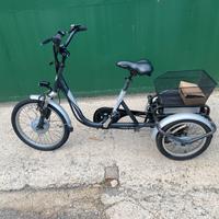 Bicicletta elettrica a tre ruote