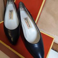 Scarpe décolleté in pelle blu .misura 34,5.Pollini