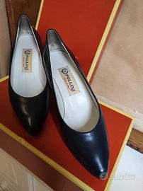 Scarpe décolleté in pelle blu .misura 34,5.Pollini