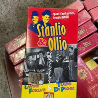 Collezione videocassette stanlio e olio