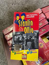 Collezione videocassette stanlio e olio