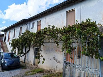Casa indipendente di 405 m² con 5 locali e box aut