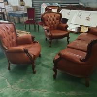 divano e due poltrone