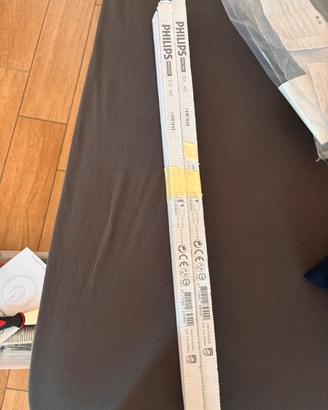 4 Lampadine Philips tubo