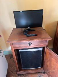 Frigo bar con televisore e mobile