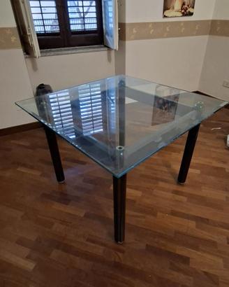 Tavolo in vetro