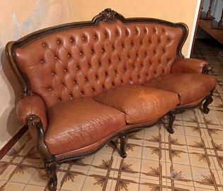 Divano in legno e pelle