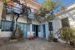 Casa indipendente con cortile e terrazza