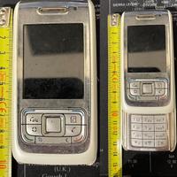 N° 2 cellulari: un Panasonic piccolissimo ed un No