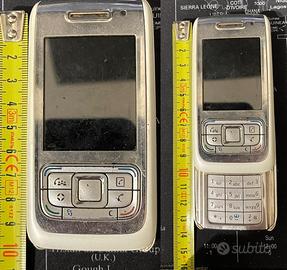 N° 2 cellulari: un Panasonic piccolissimo ed un No