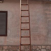 Scala a pioli antica restaurata