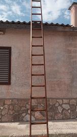 Scala a pioli antica restaurata