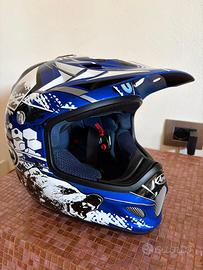 Casco Arai motocross e occhiali perfetti.