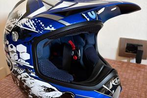 Casco Arai motocross e occhiali perfetti.