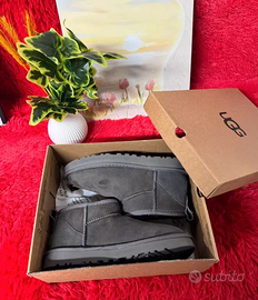 Stivaletti da donna UGG Mini grigio EU 38