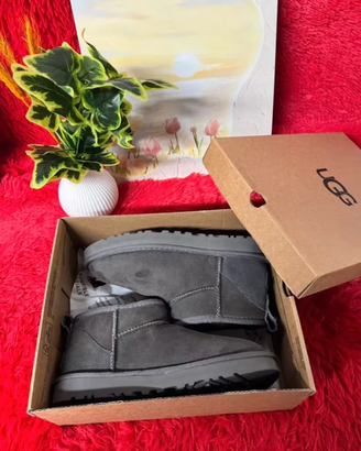 Stivaletti da donna UGG Mini grigio EU 38