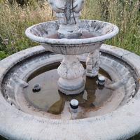 fontana in cemento per giardino