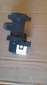 pompa di scarico lavatrice whirlpool DLC8100 