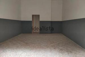 Posto moto in garage privato