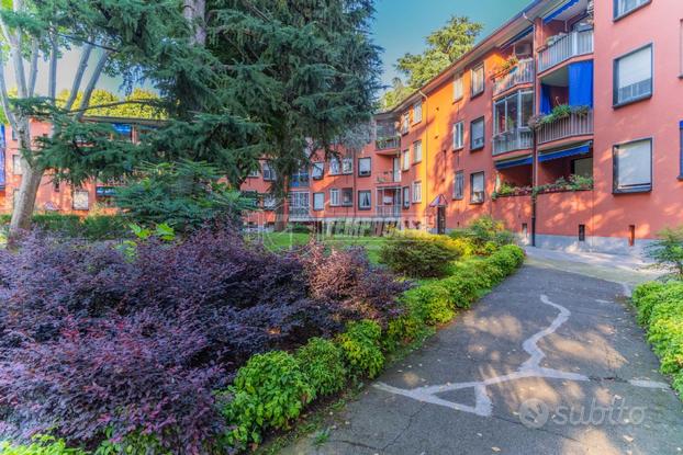 3 LOCALI CON AMPIO SOGGIORNO E BALCONE