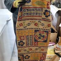 Asse da stiro robusta in metallo con ripiano